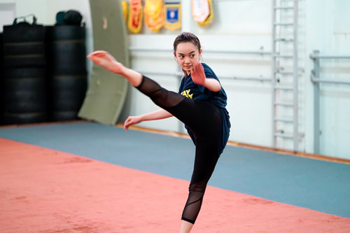 Kaity Nguyễn mướt mồ hôi luyện tập kungfu cho phim mới | Văn hóa – Truyền Hình