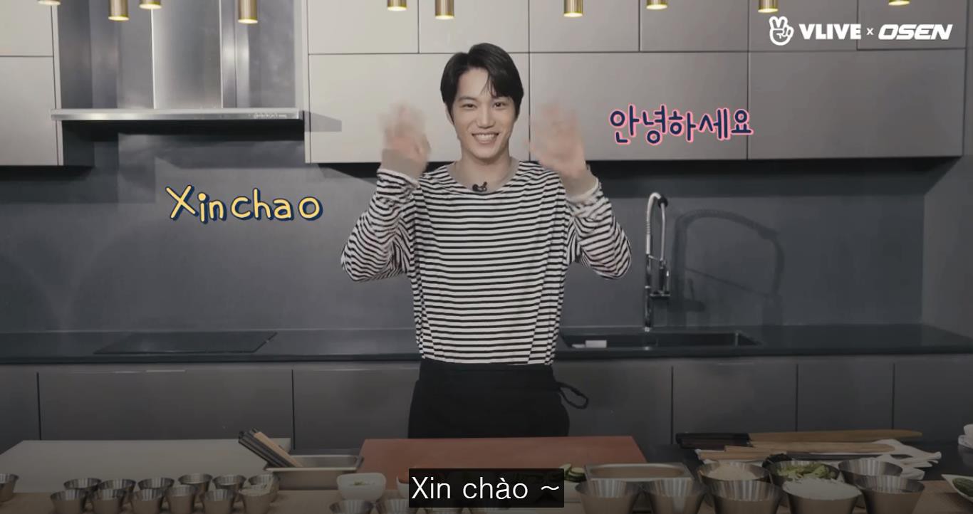 Kai (EXO) trổ tài làm bánh mỳ Việt Nam trong show thực tế mới - Ảnh 1.